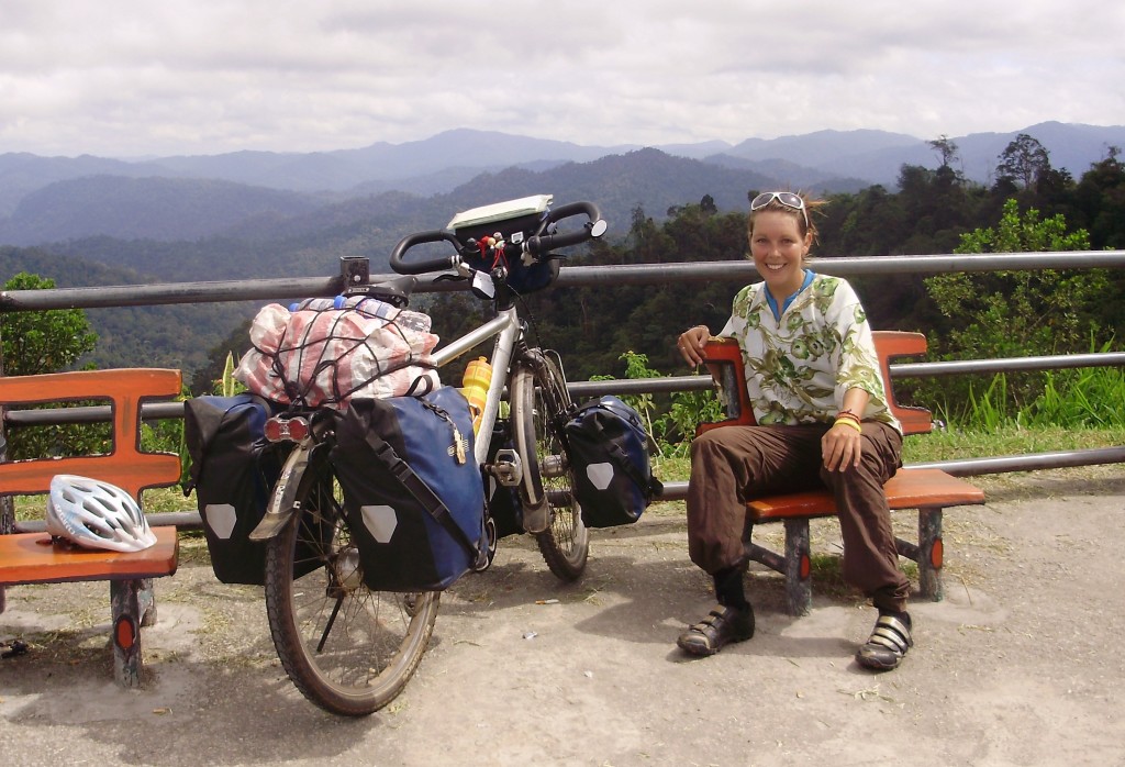 Hera van Willick met fiets in Maleisië