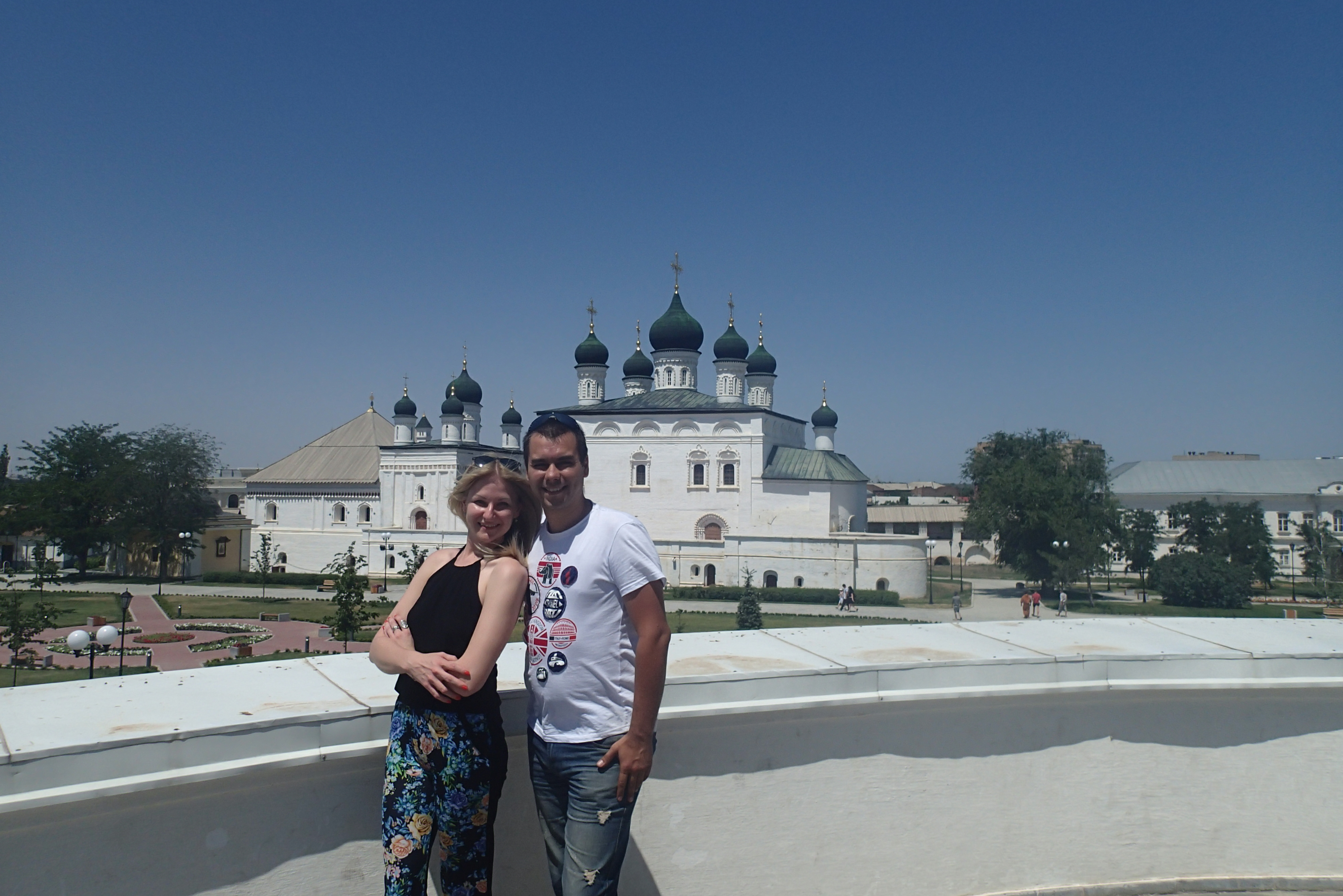 Tim en Olga bij het Gremlin in Astrakhan