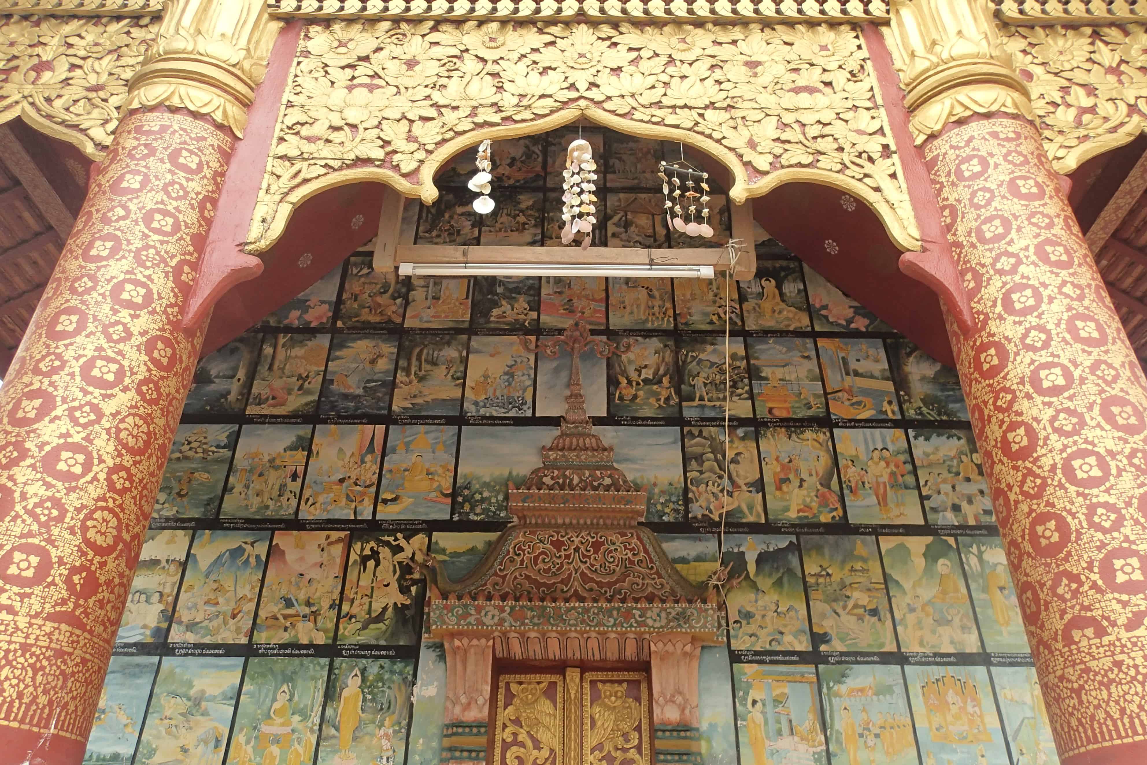 Prachtige gedetaileerde schilderingen op de tempel