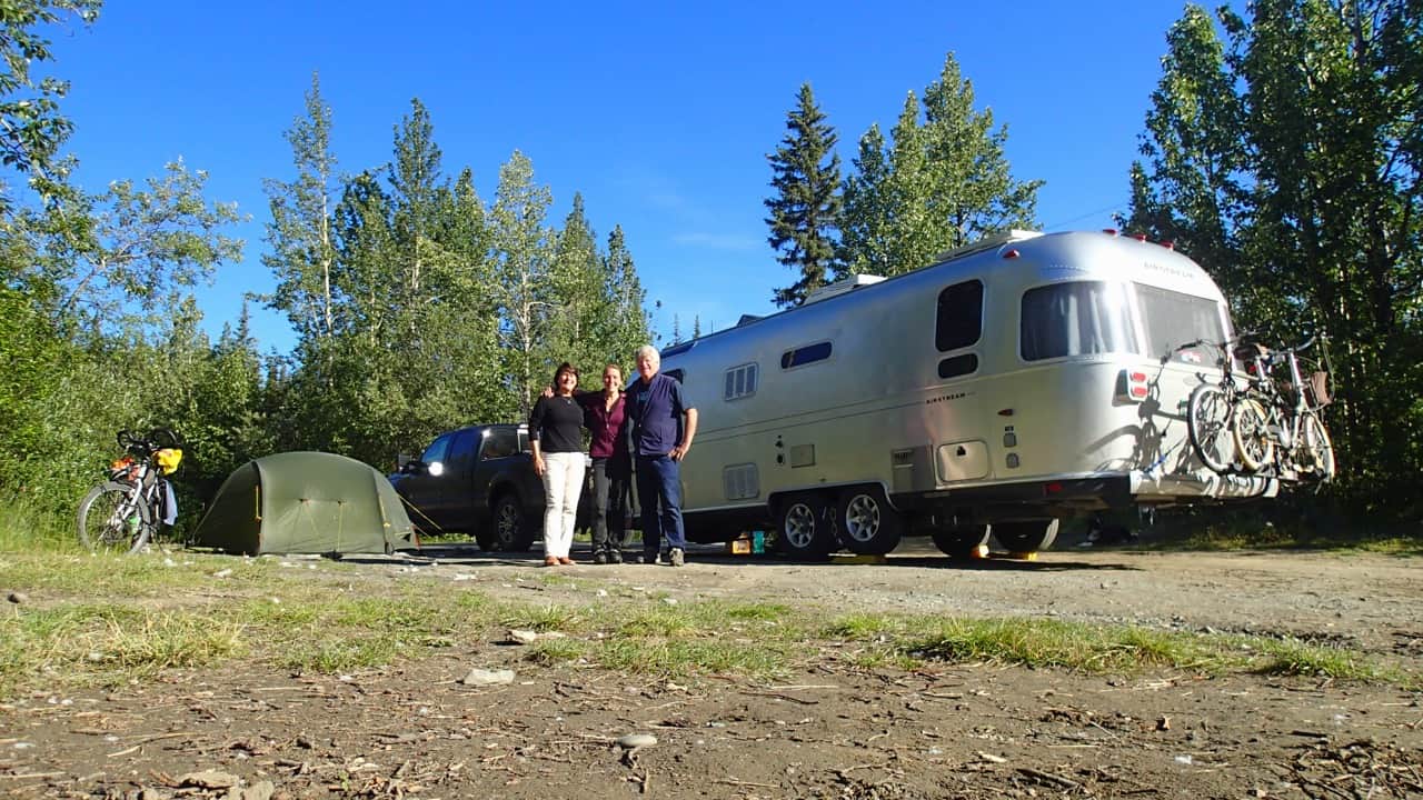 Met Linda en Jim kamperen met Airstreamer en tent
