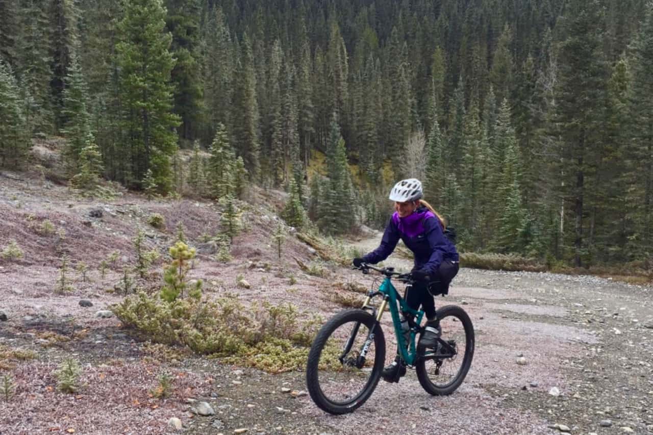 Ritje op de full suspension mountainbike van mijn gastvrouw